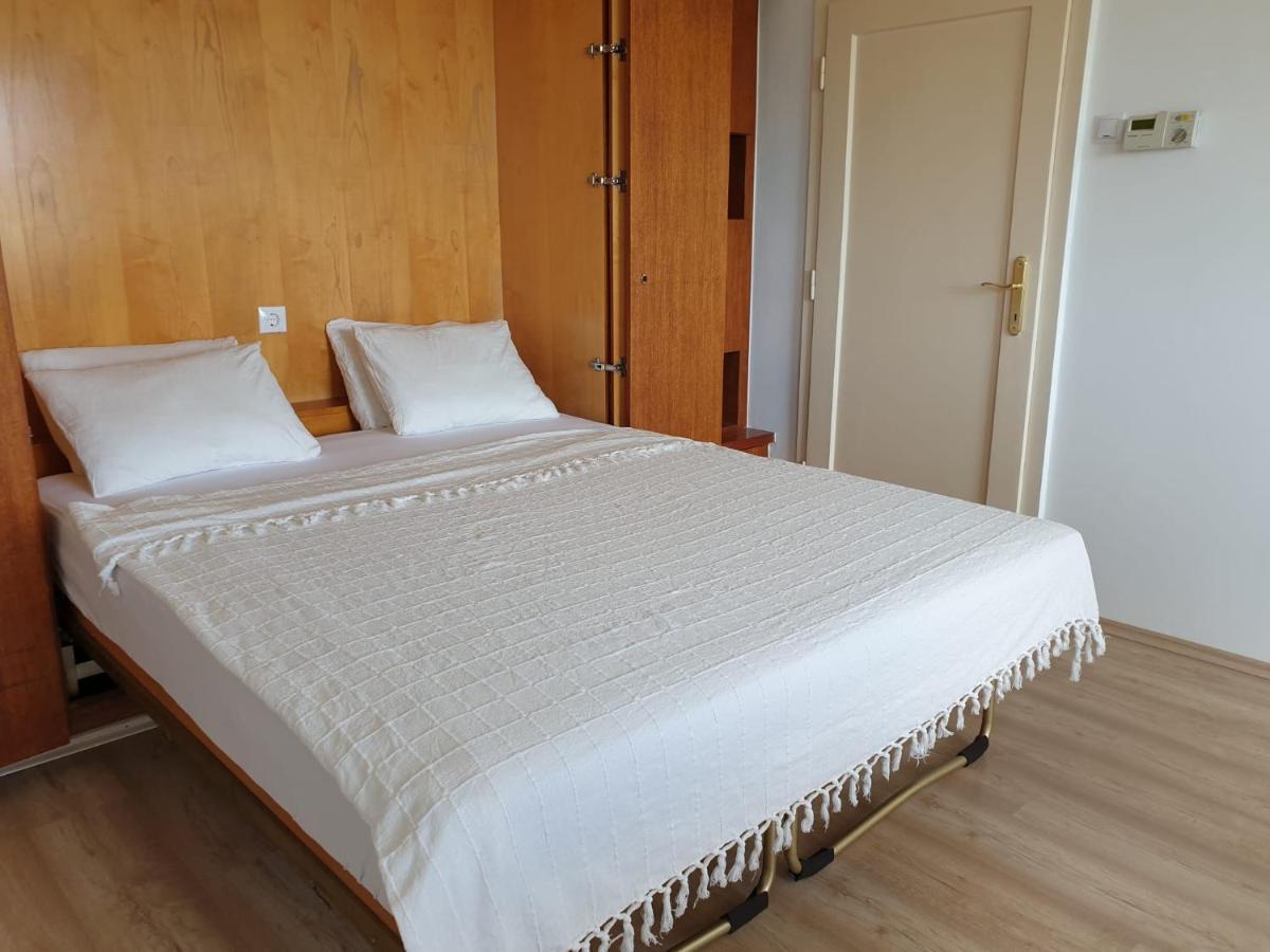 Best Rated Central Apartment Vienna - Ac, Wifi, 24H7Days Self Check-In, Board Games, Netflix Exterior photo