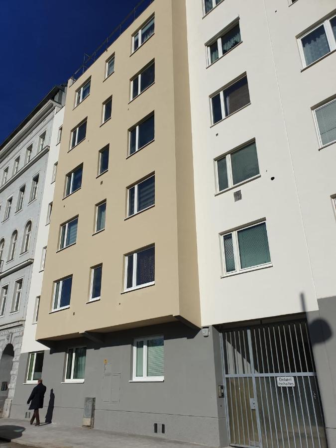 Best Rated Central Apartment Vienna - Ac, Wifi, 24H7Days Self Check-In, Board Games, Netflix Exterior photo