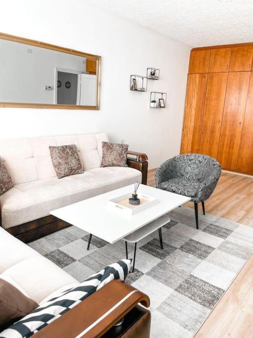 Best Rated Central Apartment Vienna - Ac, Wifi, 24H7Days Self Check-In, Board Games, Netflix Exterior photo